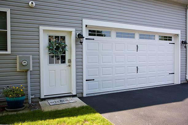 24/7 Emergency Garage Door Panel Replacement experts in Mooreland, OK